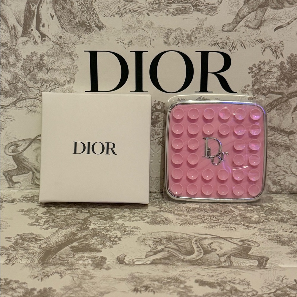 Dior Attache Téléphone – Phone Ring Holder – Luxury Dior Accessory